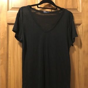 Women’s shortsleeved t-shirt.